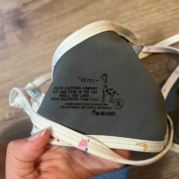 Jolyn patterned vent bikini top size XL - Picture 3 of 3